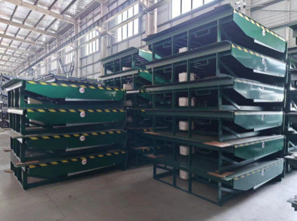 6800kg / 13600kg হাইড্রোলিক ডক লেভেলার মেকানিক্যাল লোডিং ডক লেভেলার